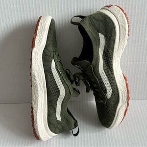 Vans UltraRange VR3 'Chive Gum' Sneakers M10.5 W12